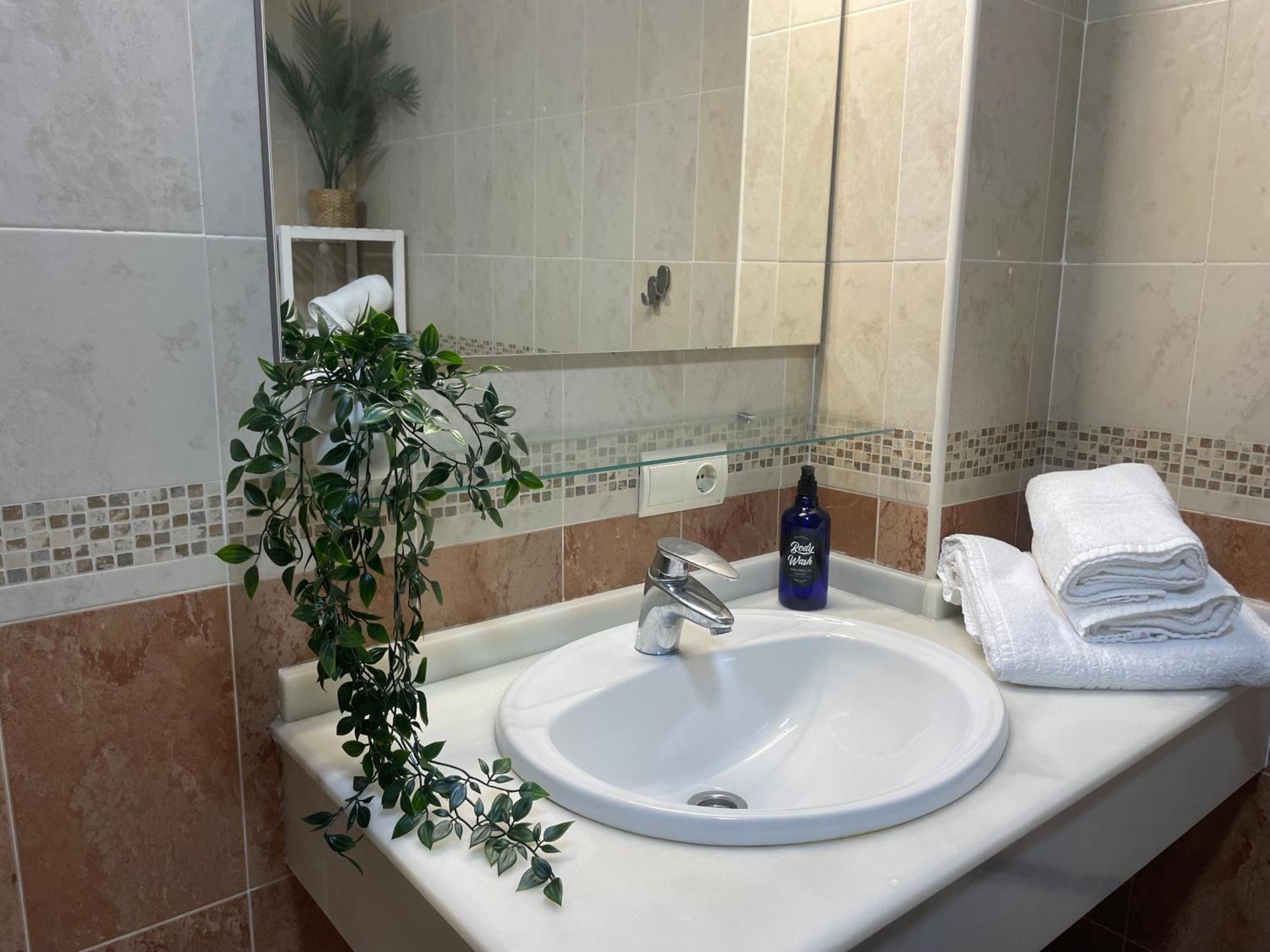 Piso En El Centro De Huelva Silencioso Y Con Gran Patio, Calle La Paz Εξωτερικό φωτογραφία